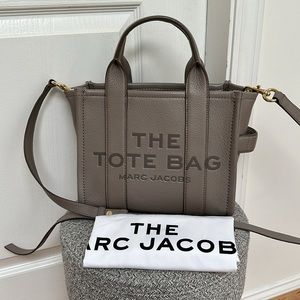 Marc Jacobs The Small Tote Bag in grained leather with dustbag